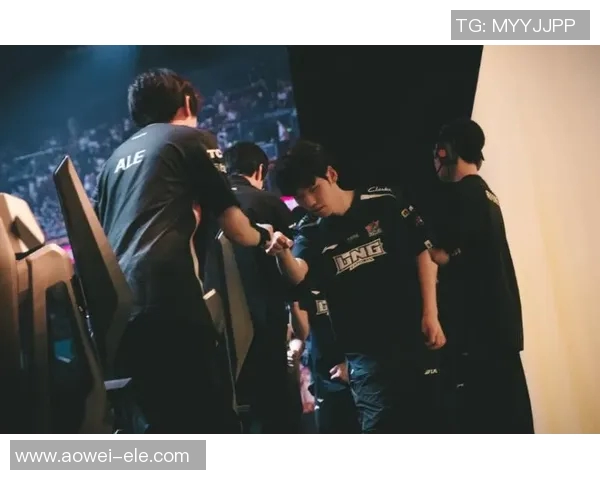 电竞新闻世界大师赛中LNG团队配合表现分析与战术解读 电竞新闻世界大师赛中LNG团队配合表现分析与战术解读